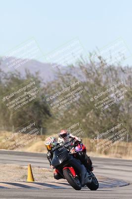 media/Dec-01-2025-Moto Forza (Mon) [[2daa91e15f]]/3-Beginner Group/Session 3 (Turn 3)/